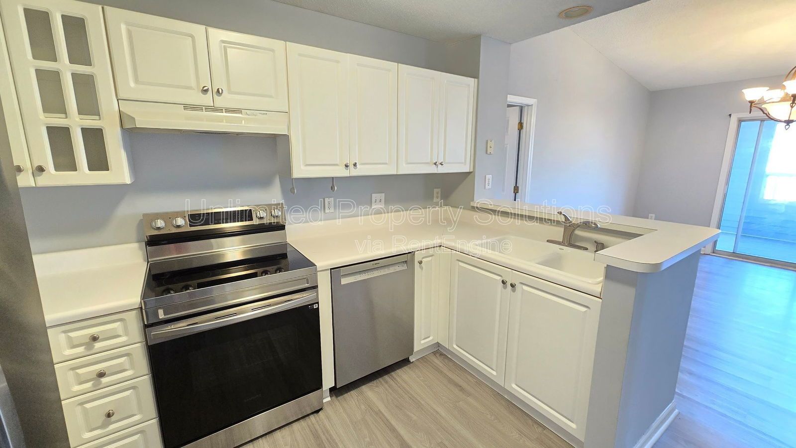 BREEZEWOOD - 2nd Story condo on Carolina Beach Road near Coddington Elementary & Novant Regional Hospital! property image