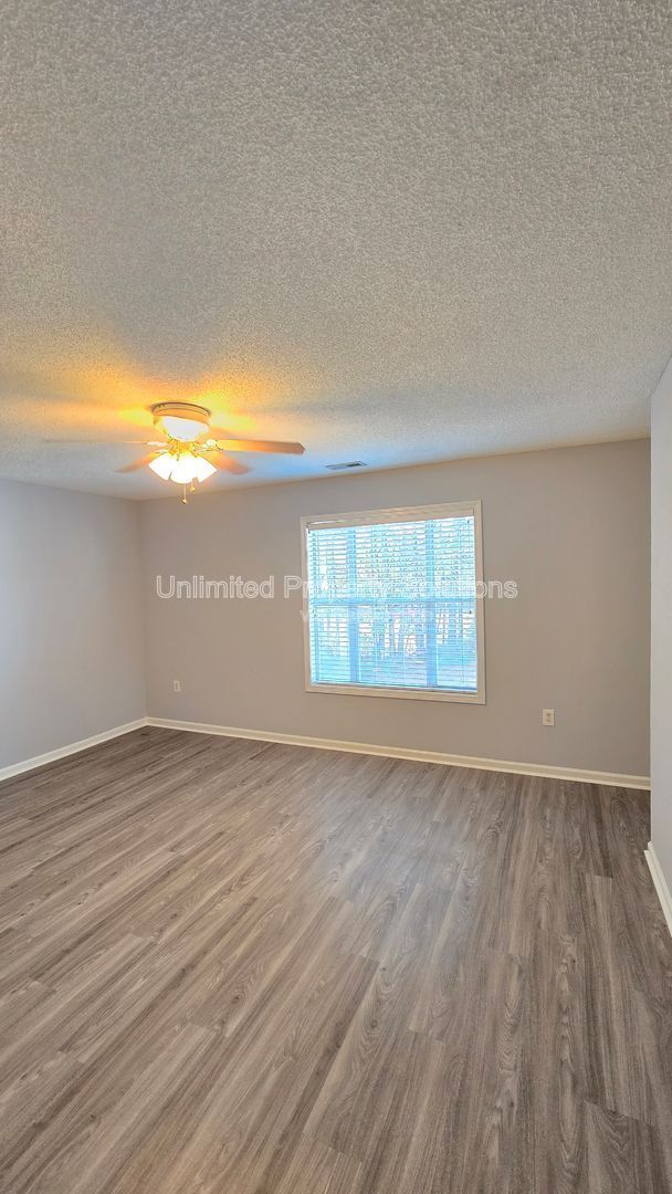 BREEZEWOOD - 2nd Story condo on Carolina Beach Road near Coddington Elementary & Novant Regional Hospital! property image