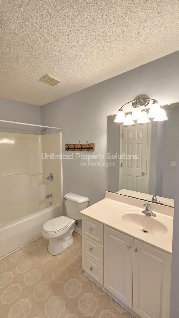 BREEZEWOOD - 2nd Story condo on Carolina Beach Road near Coddington Elementary & Novant Regional Hospital! property image