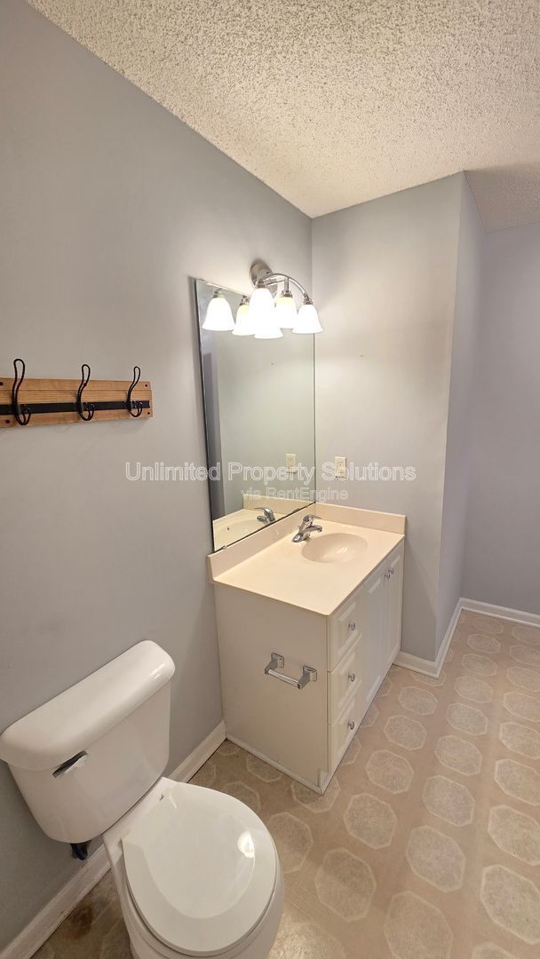 BREEZEWOOD - 2nd Story condo on Carolina Beach Road near Coddington Elementary & Novant Regional Hospital! property image