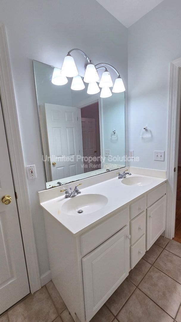 CARLETON PLACE - 2-story Townhome End Unit -  in desirable Carleton Place near UNCW! property image