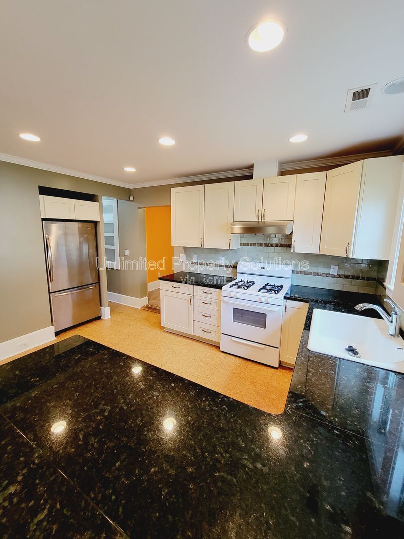 Charming Cottage Style in Brookwood/Forest Hills! property image