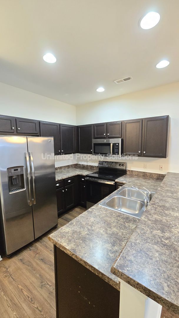 SAYLOR'S WATCH - 3 Bedroom Townhome in Monkey Junction/South Wilmington! property image