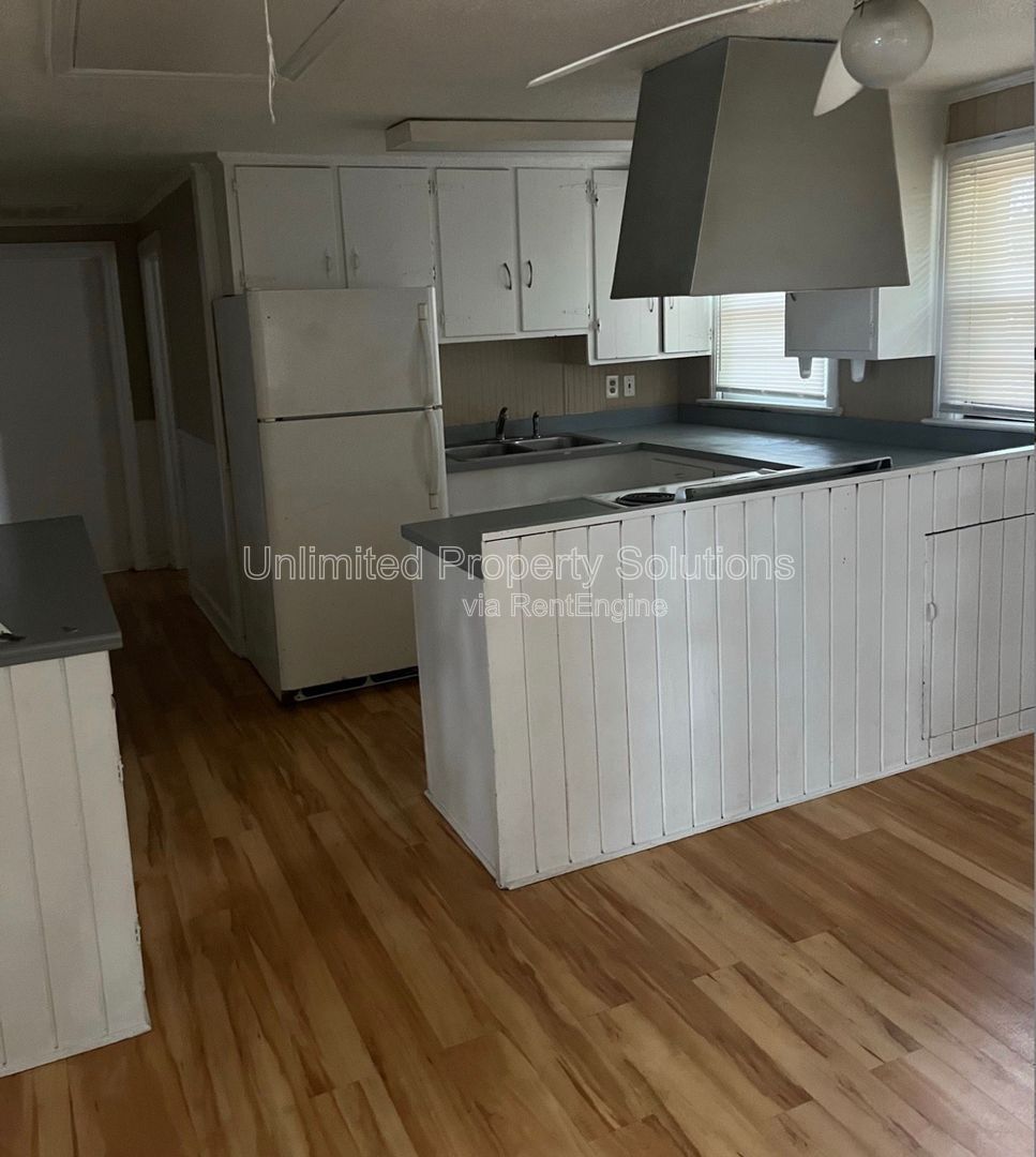 SEAGATE AREA/MYRTLE AVENUE - Minutes to Wrightsville Beach - Available mid-April! property image