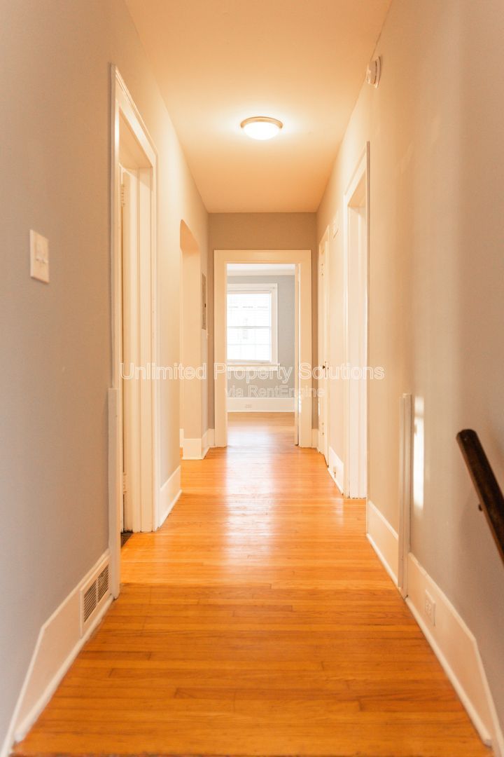 DOWNTOWN GARAGE APARTMENT - Chestnut & 16th Streets property image