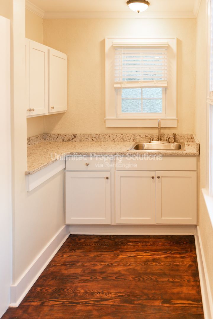 DOWNTOWN GARAGE APARTMENT - Chestnut & 16th Streets property image