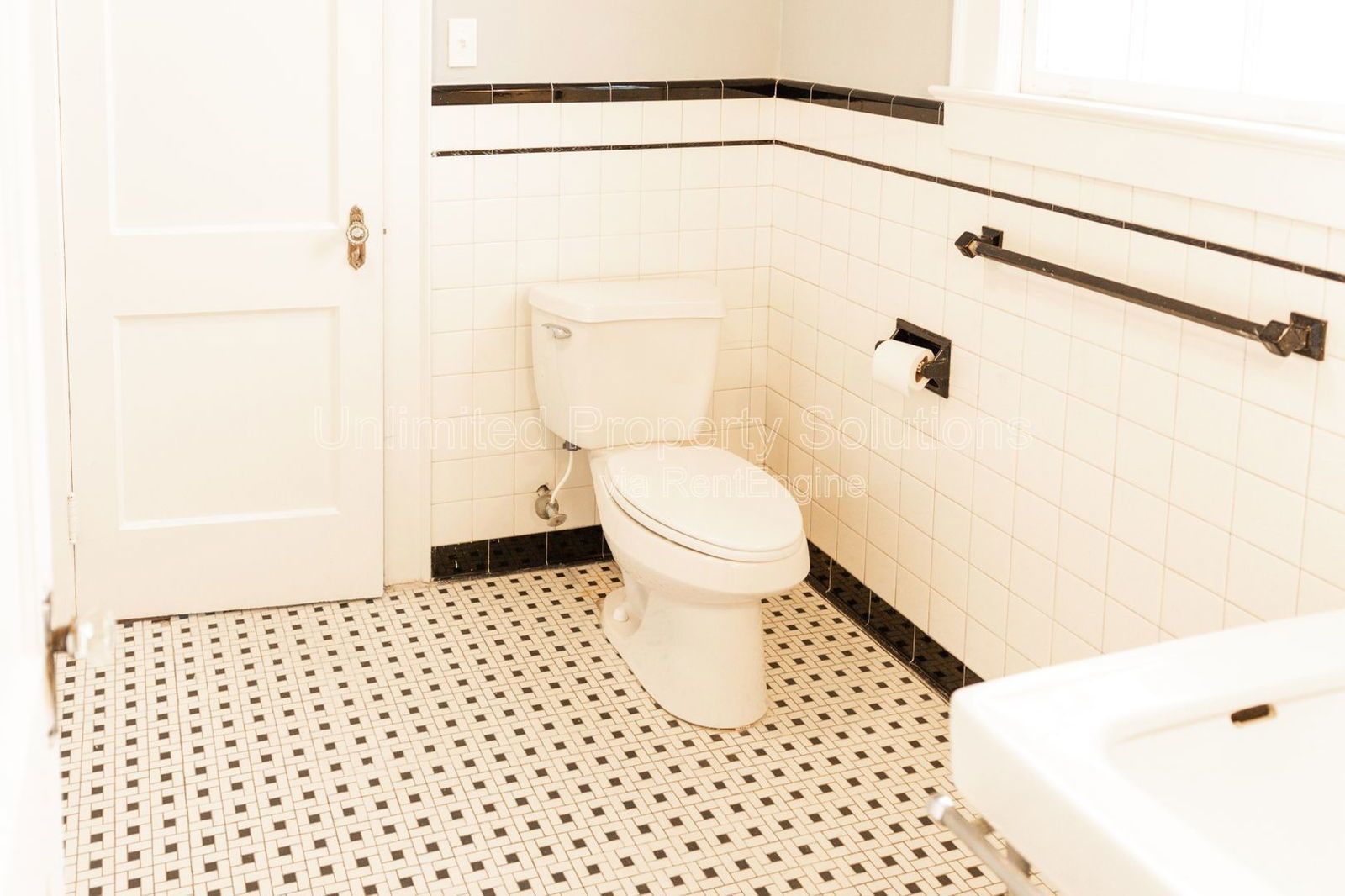 DOWNTOWN GARAGE APARTMENT - Chestnut & 16th Streets property image