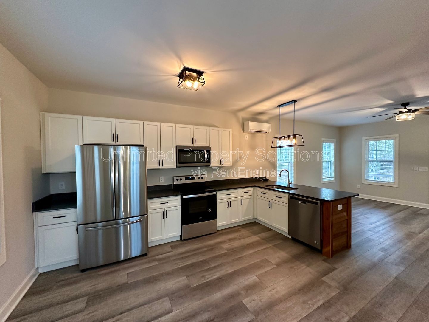 CASTLE HAYNE - Charming Craftsman style bungalow! property image