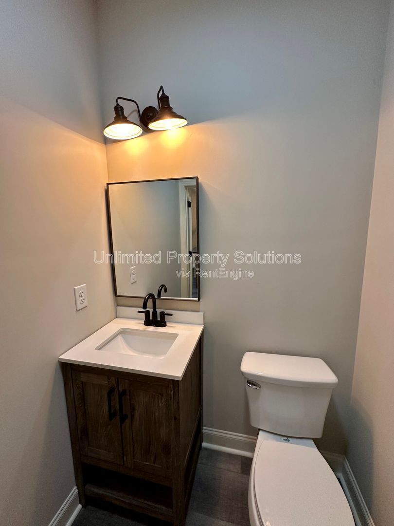 CASTLE HAYNE - Charming Craftsman style bungalow! property image