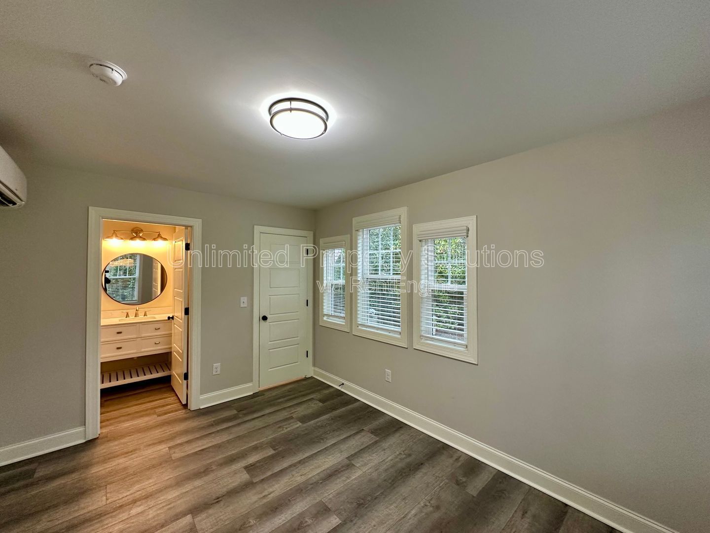 CASTLE HAYNE - Charming Craftsman style bungalow! property image