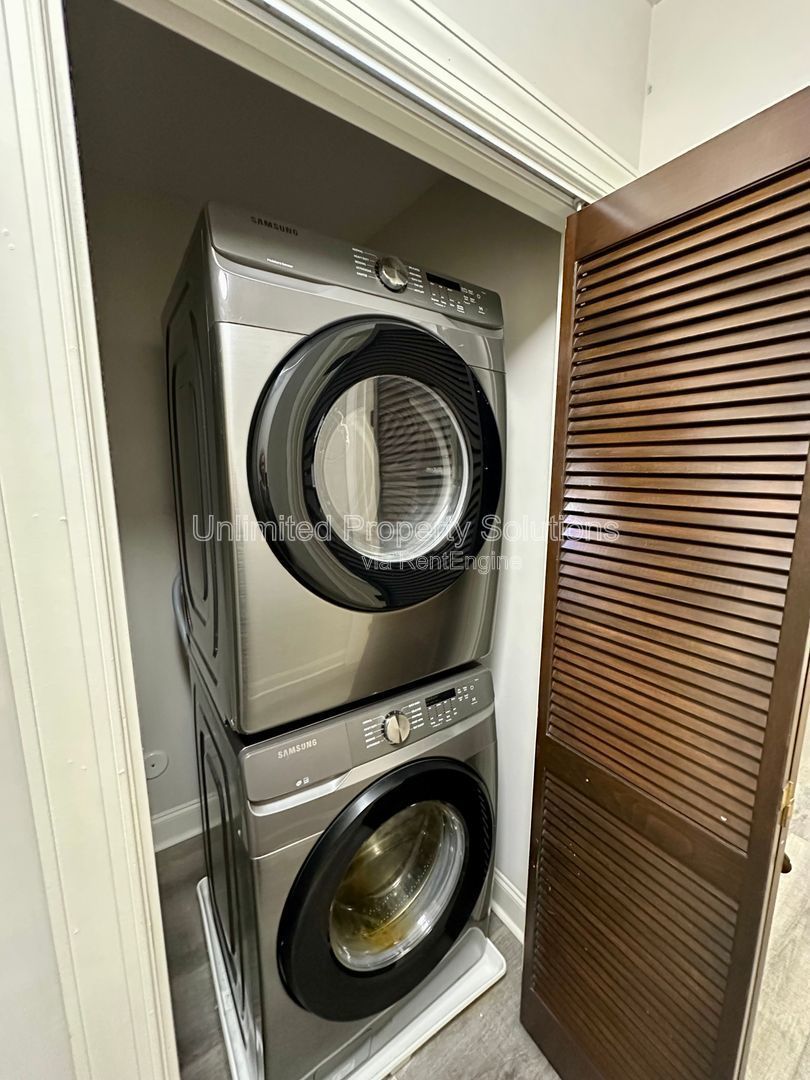 CASTLE HAYNE - Charming Craftsman style bungalow! property image