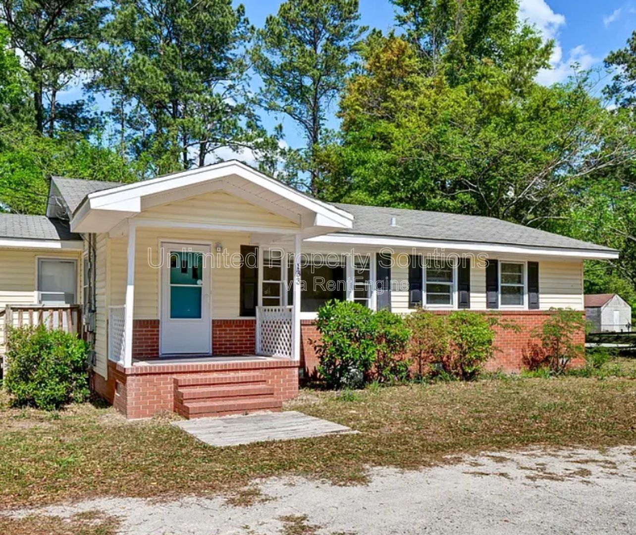 HINTON AVENUE - 4 Bedroom - Perfect for UNCW/Students Welcome & minutes to Wrightsville Beach! property image
