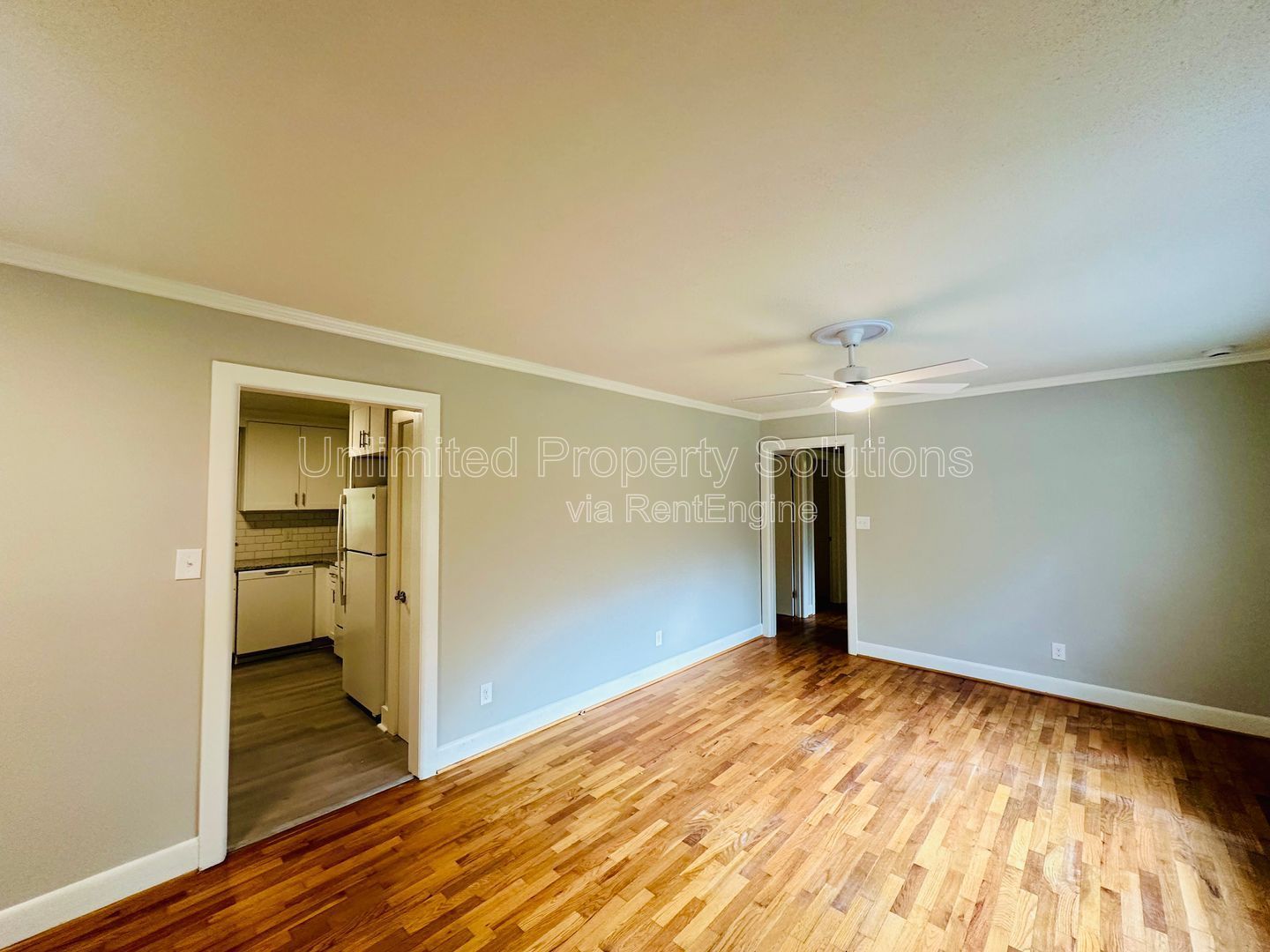 HINTON AVENUE - 4 Bedroom - Perfect for UNCW/Students Welcome & minutes to Wrightsville Beach! property image