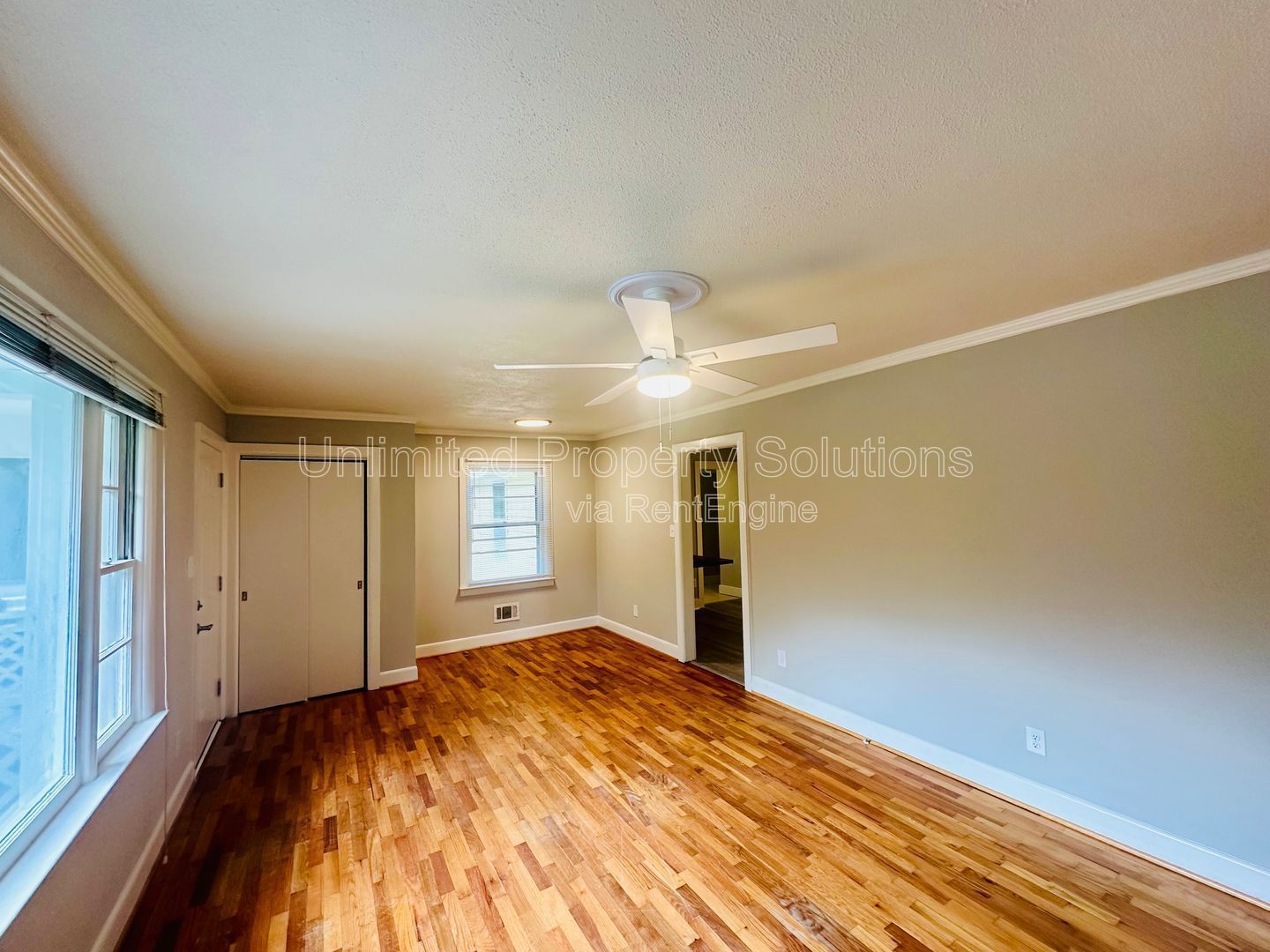 HINTON AVENUE - 4 Bedroom - Perfect for UNCW/Students Welcome & minutes to Wrightsville Beach! property image