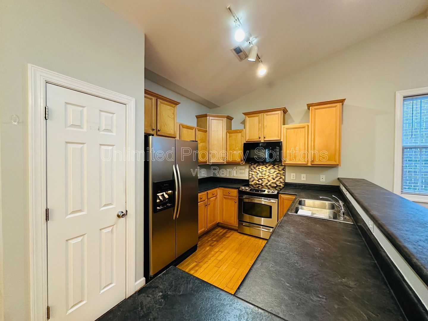 CARLETON PLACE - 3 Bedroom/2 Baths - UNCW Students Welcome! property image