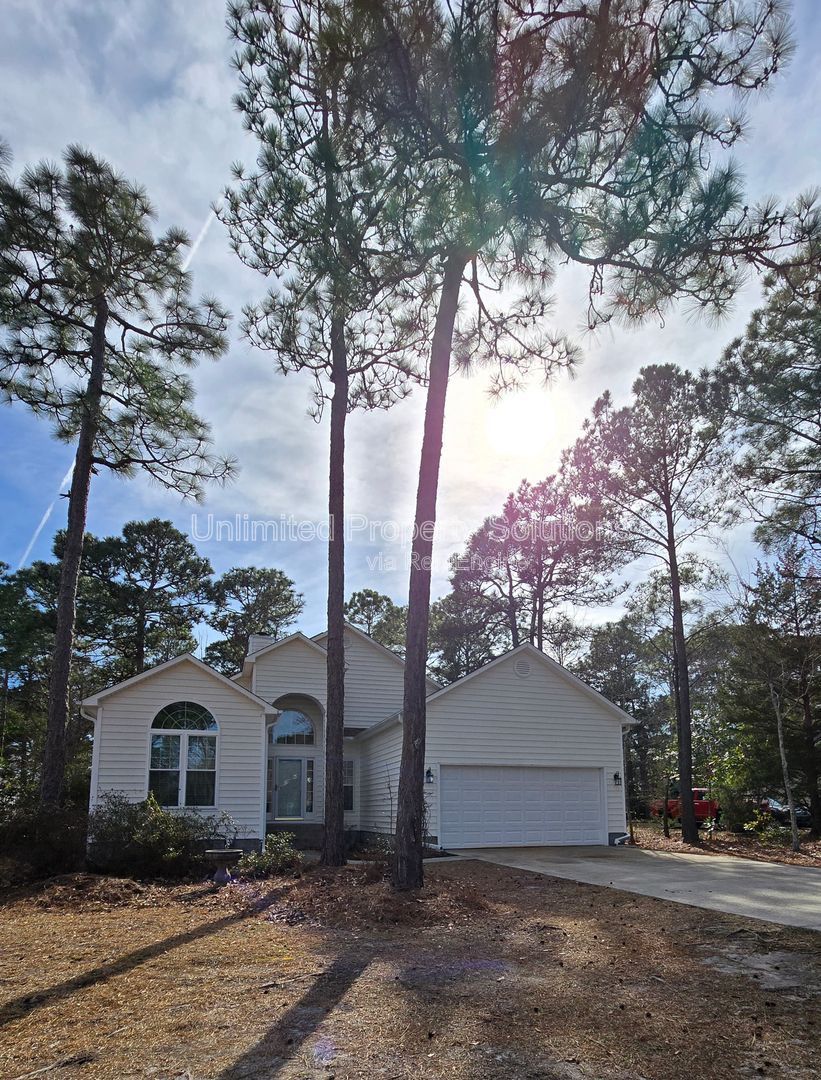 LANSDOWNE ESTATES - Located off South College minutes from Masonboro Loop area! property image