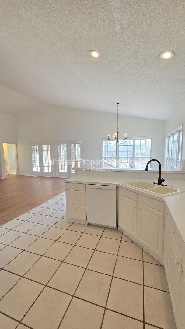 LANSDOWNE ESTATES - Located off South College minutes from Masonboro Loop area! property image