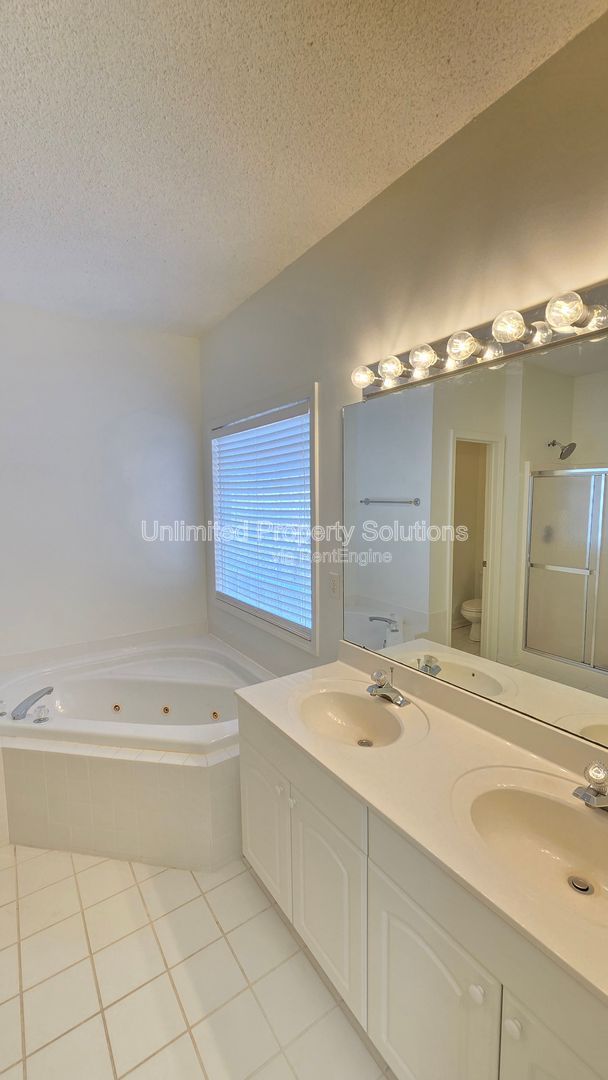 LANSDOWNE ESTATES - Located off South College minutes from Masonboro Loop area! property image