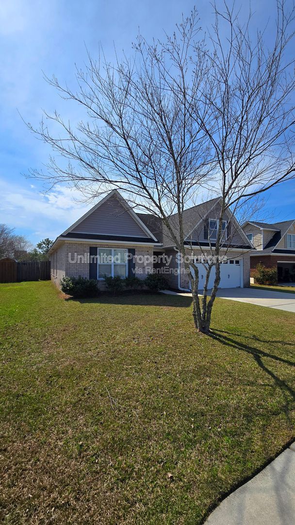 GARLINGTON HEIGHTS - 4 Bedroom home located just off Military Cutoff Road minutes from Mayfaire property image