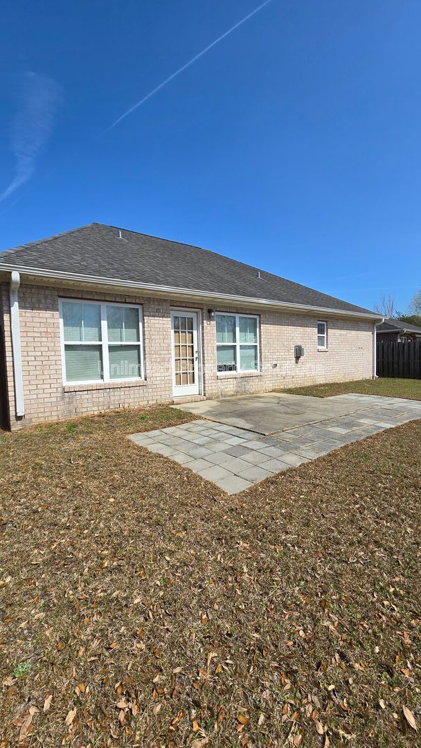 GARLINGTON HEIGHTS - 4 Bedroom home located just off Military Cutoff Road minutes from Mayfaire property image