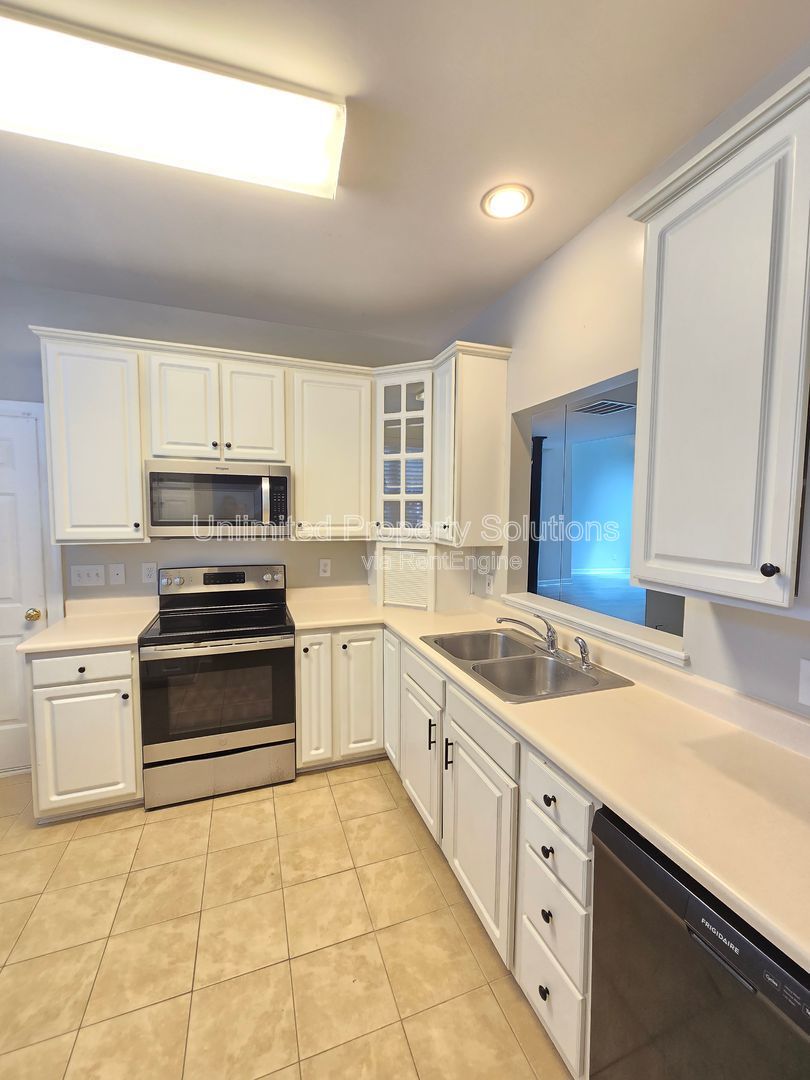 CARLETON PLACE ~ Near UNCW/Wrightsville Beach! STUDENTS WELCOME! property image