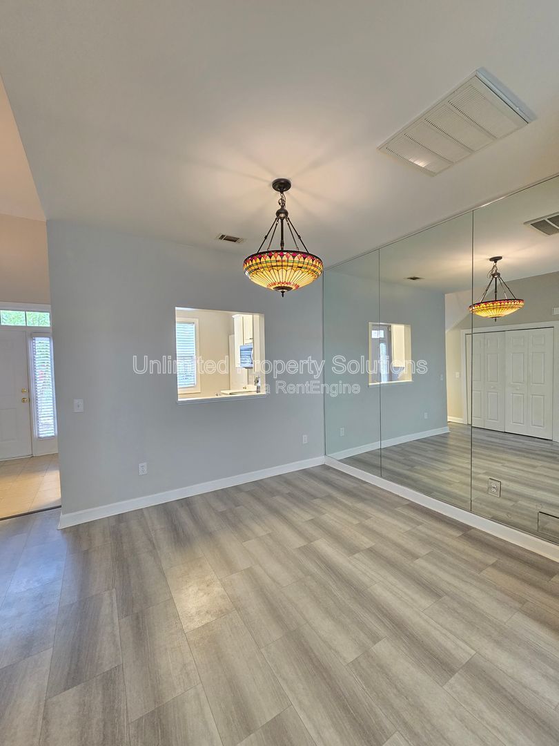 CARLETON PLACE ~ Near UNCW/Wrightsville Beach! STUDENTS WELCOME! property image