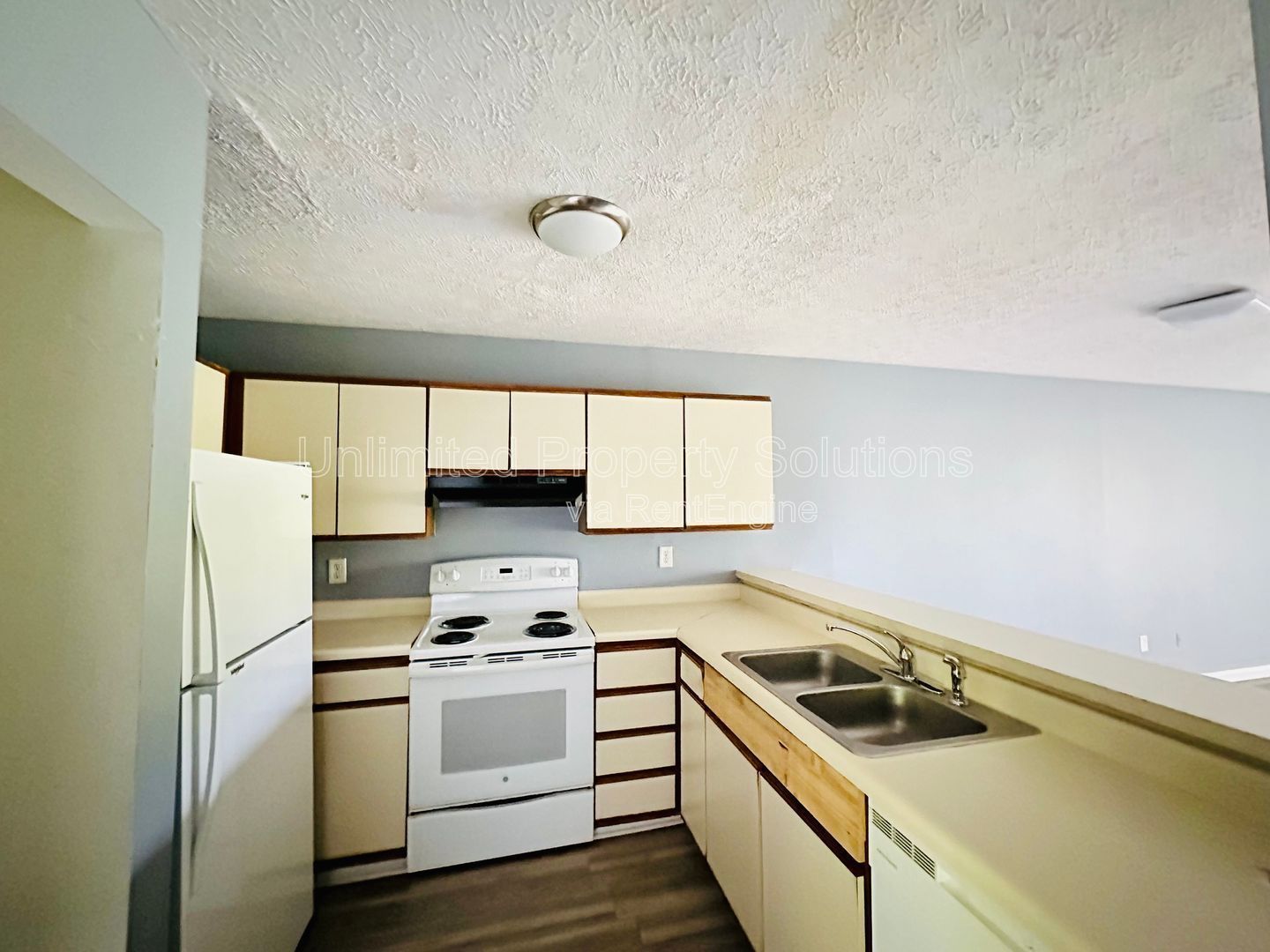 SUNN AIRE - Located within minutes to downtown Wilmington! **FREE APPLICATION FEE** property image