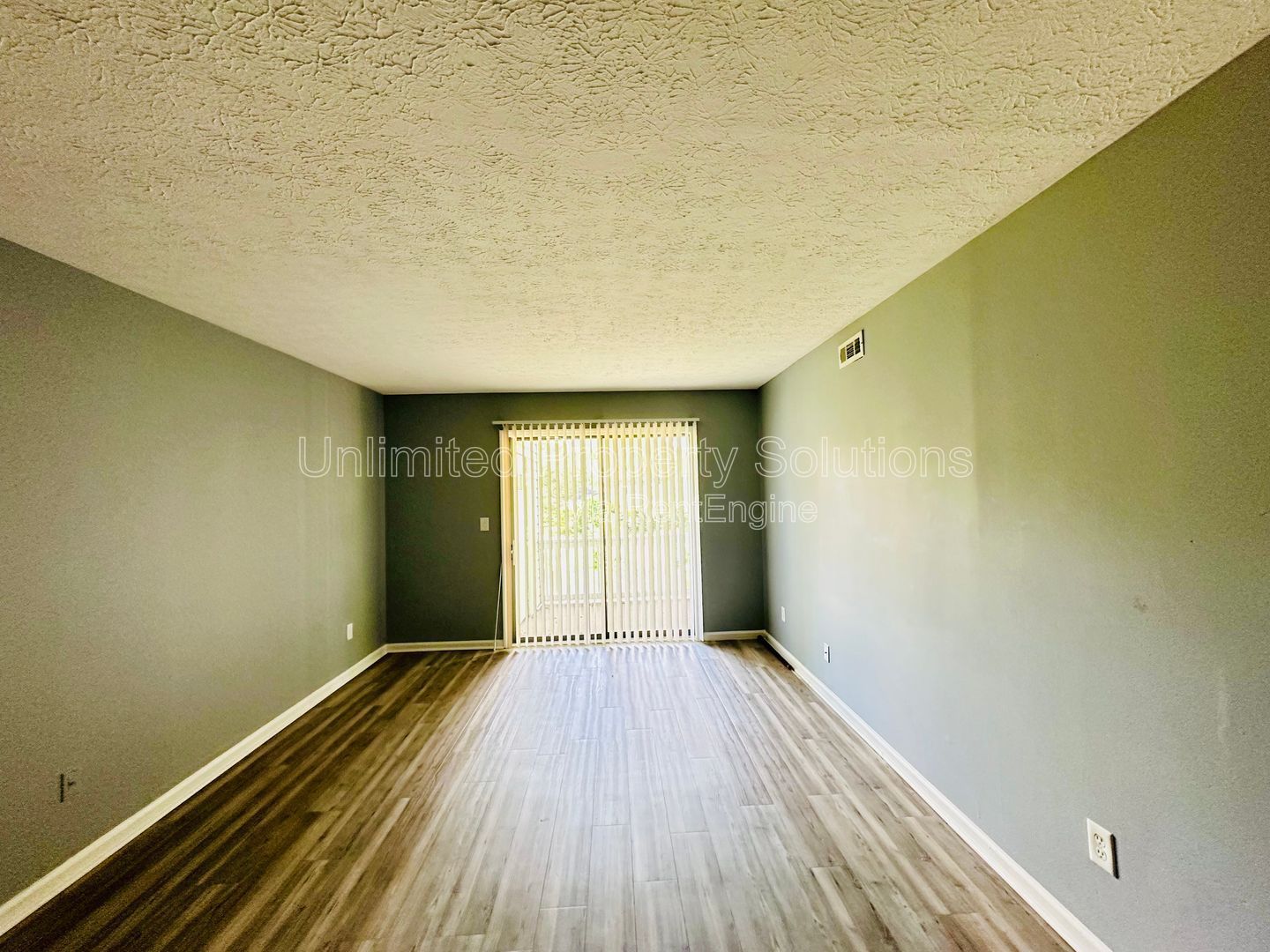 SUNN AIRE - Located within minutes to downtown Wilmington! **FREE APPLICATION FEE** property image