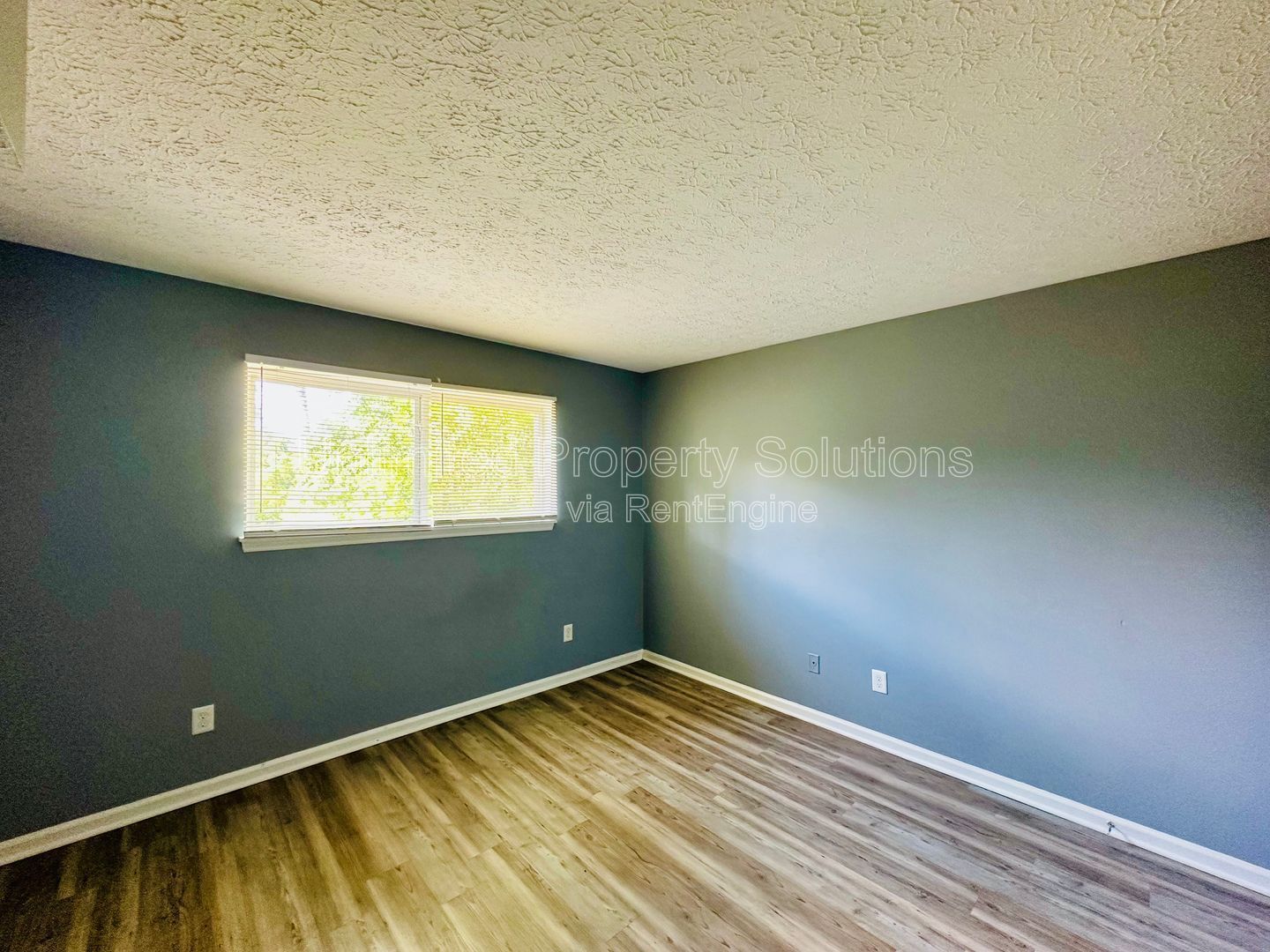 SUNN AIRE - Located within minutes to downtown Wilmington! **FREE APPLICATION FEE** property image