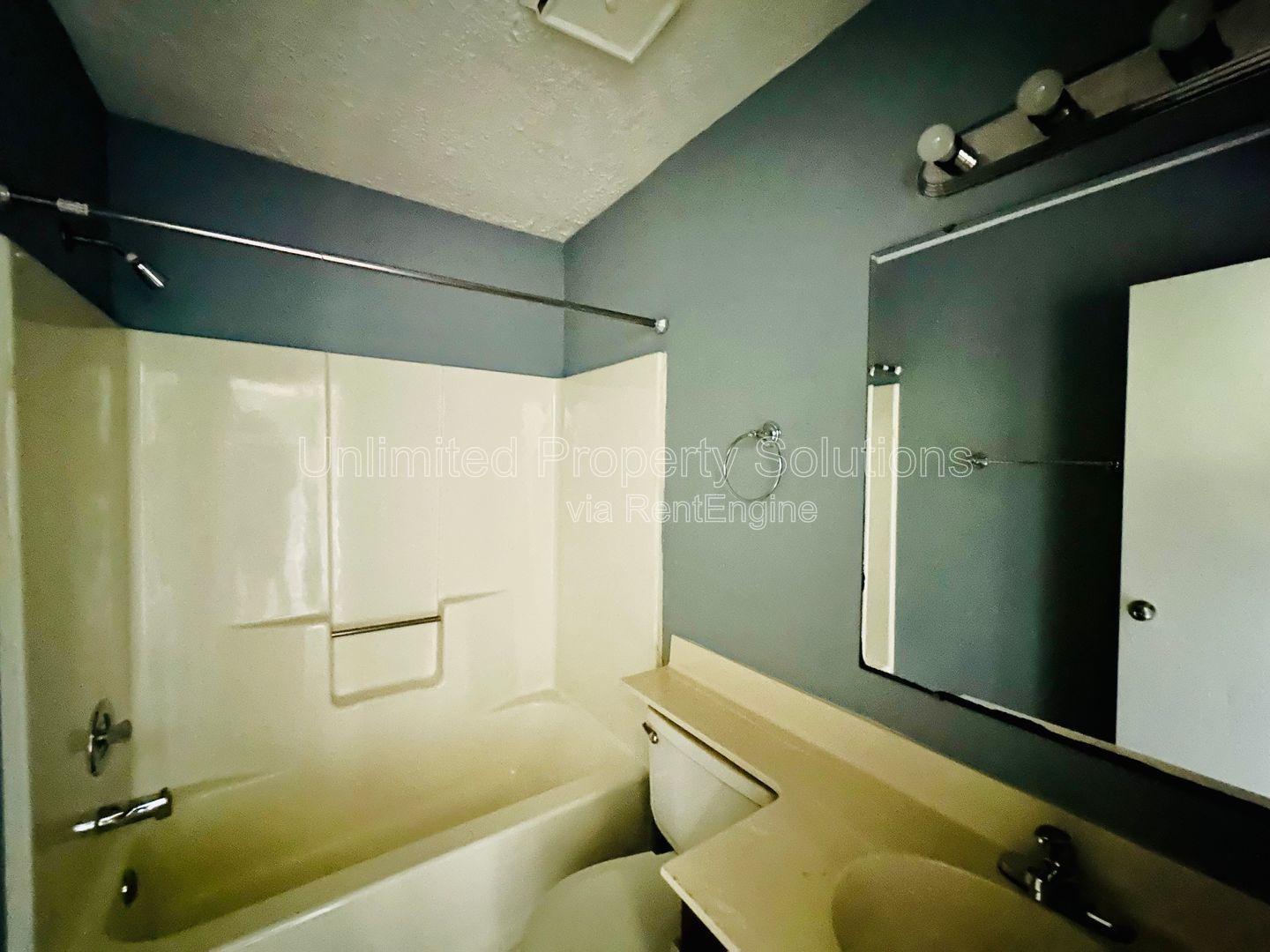 SUNN AIRE - Located within minutes to downtown Wilmington! **FREE APPLICATION FEE** property image