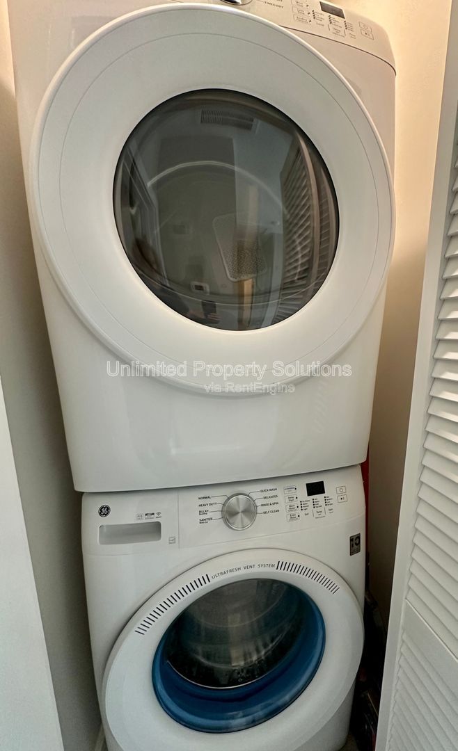 WILSHIRE BLVD - UNCW Students welcome! Brand New Construction ~ Available Spring 2026! property image