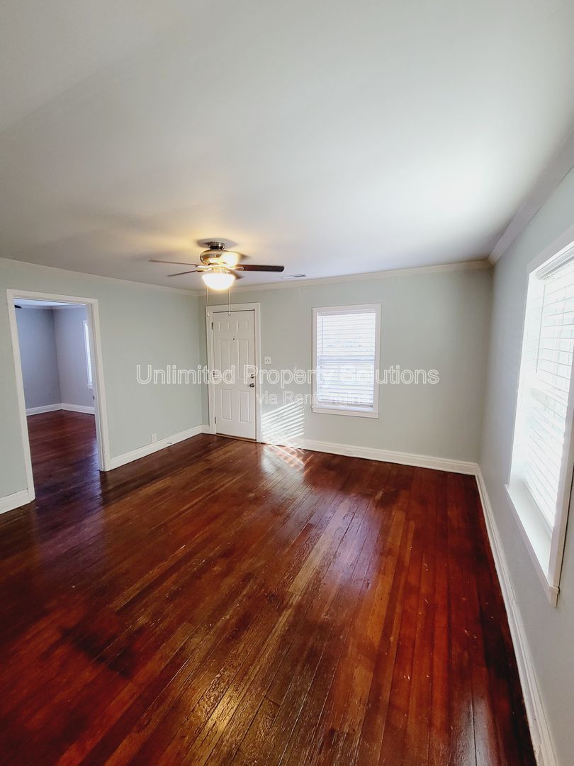 WRIGHTSVILLE AVE - Charming Cottage Style Bungalow minutes to Empie Park, Independence Blvd and Forest Hills area property image