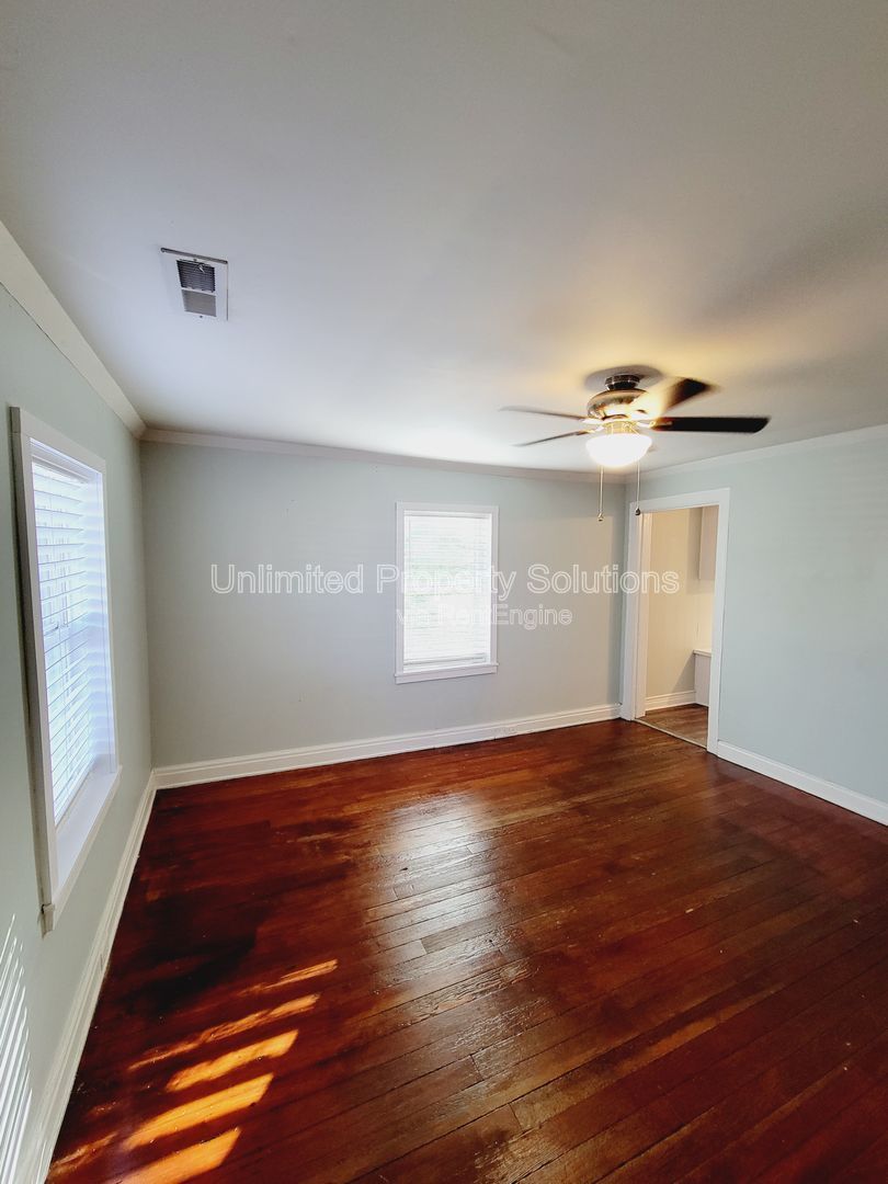 WRIGHTSVILLE AVE - Charming Cottage Style Bungalow minutes to Empie Park, Independence Blvd and Forest Hills area property image