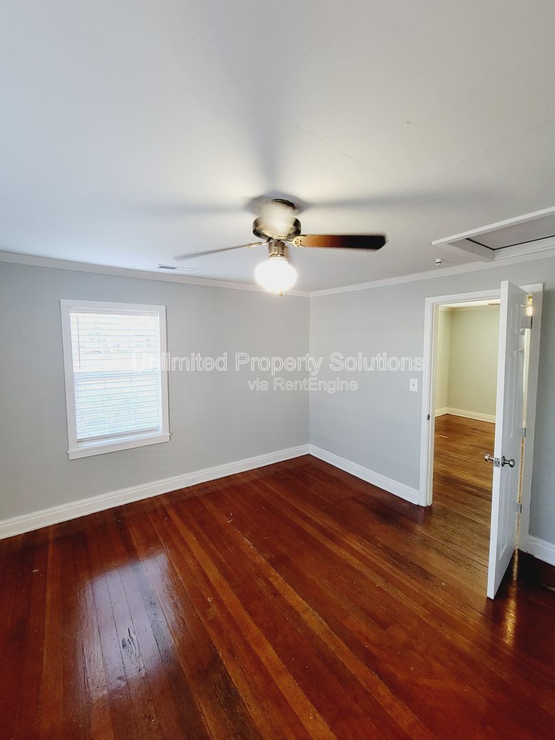 WRIGHTSVILLE AVE - Charming Cottage Style Bungalow minutes to Empie Park, Independence Blvd and Forest Hills area property image