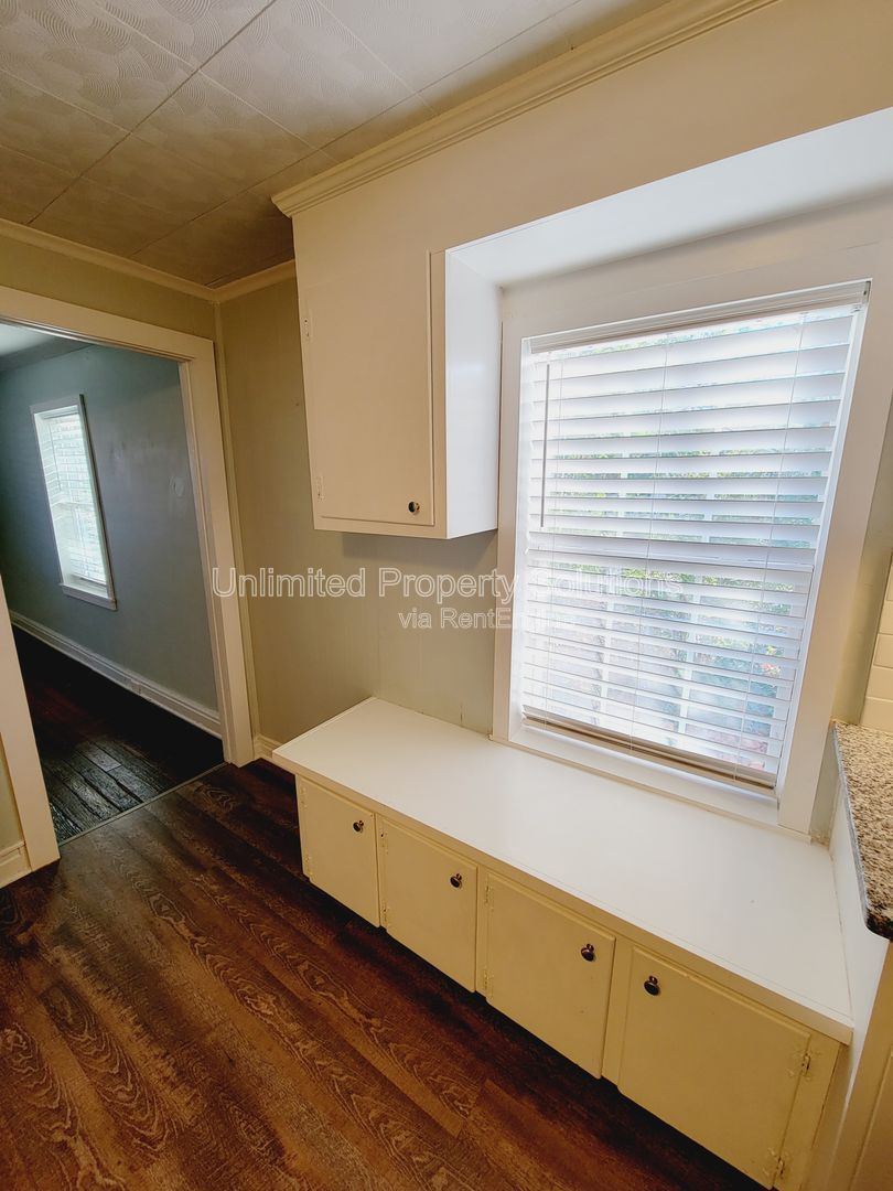 WRIGHTSVILLE AVE - Charming Cottage Style Bungalow minutes to Empie Park, Independence Blvd and Forest Hills area property image