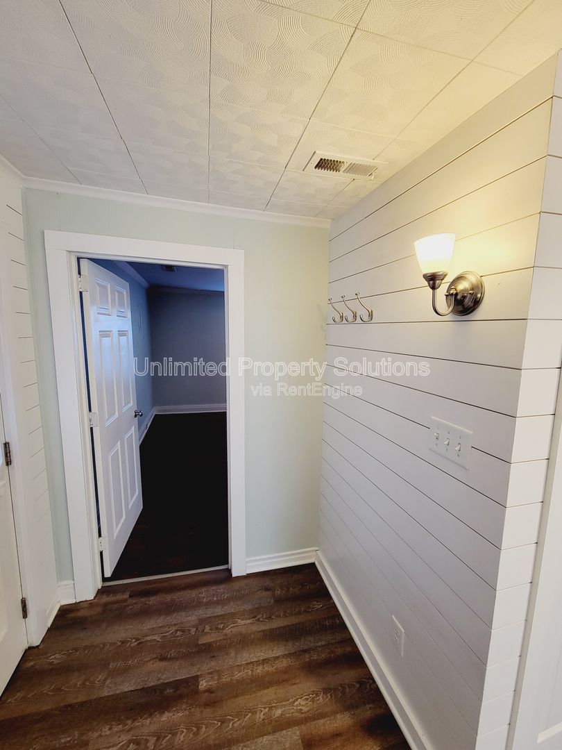 WRIGHTSVILLE AVE - Charming Cottage Style Bungalow minutes to Empie Park, Independence Blvd and Forest Hills area property image