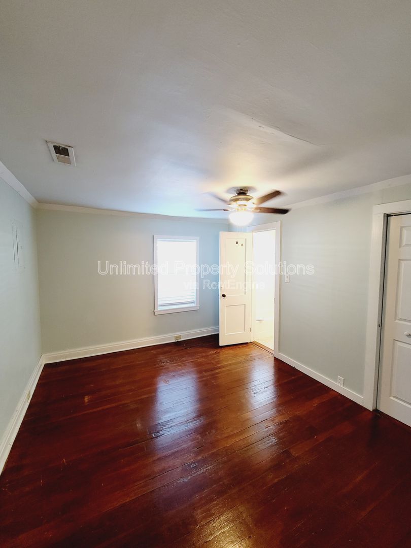 WRIGHTSVILLE AVE - Charming Cottage Style Bungalow minutes to Empie Park, Independence Blvd and Forest Hills area property image