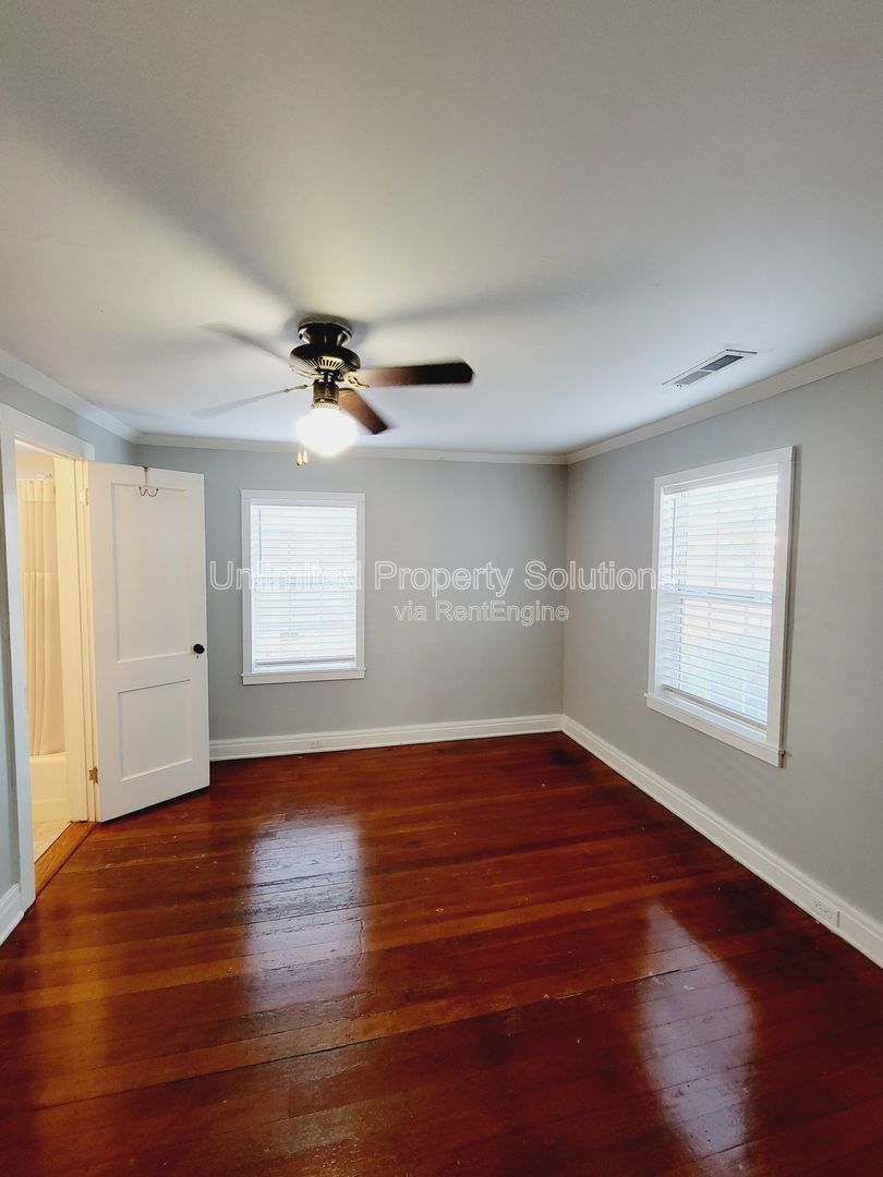 WRIGHTSVILLE AVE - Charming Cottage Style Bungalow minutes to Empie Park, Independence Blvd and Forest Hills area property image