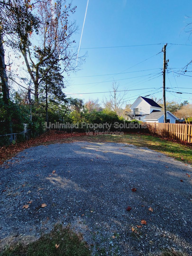 WRIGHTSVILLE AVE - Charming Cottage Style Bungalow minutes to Empie Park, Independence Blvd and Forest Hills area property image