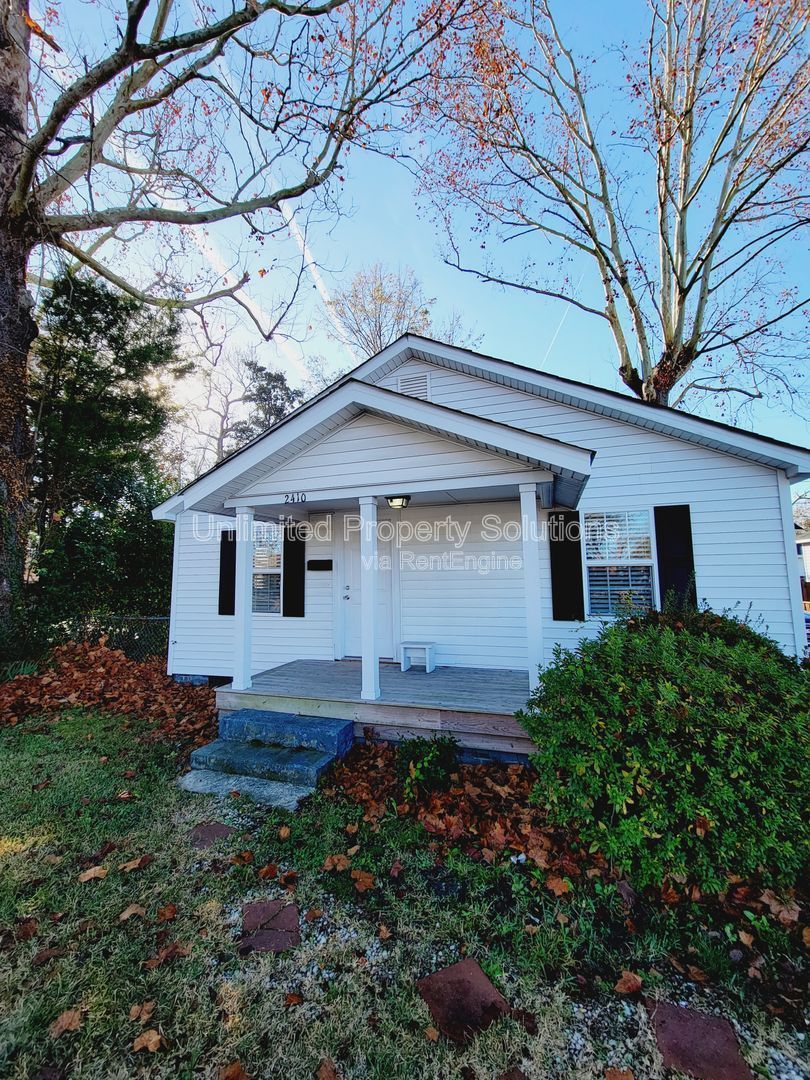 WRIGHTSVILLE AVE - Charming Cottage Style Bungalow minutes to Empie Park, Independence Blvd and Forest Hills area property image