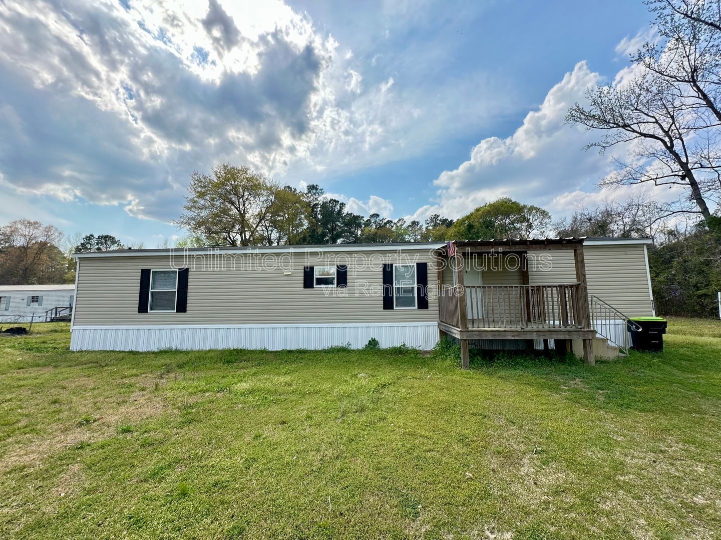 LELAND - 2 Bedroom & 2 Bathroom Mobile Home - Located just off I-40 bypass property image