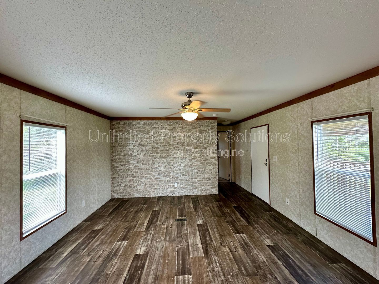 LELAND - 2 Bedroom & 2 Bathroom Mobile Home - Located just off I-40 bypass property image