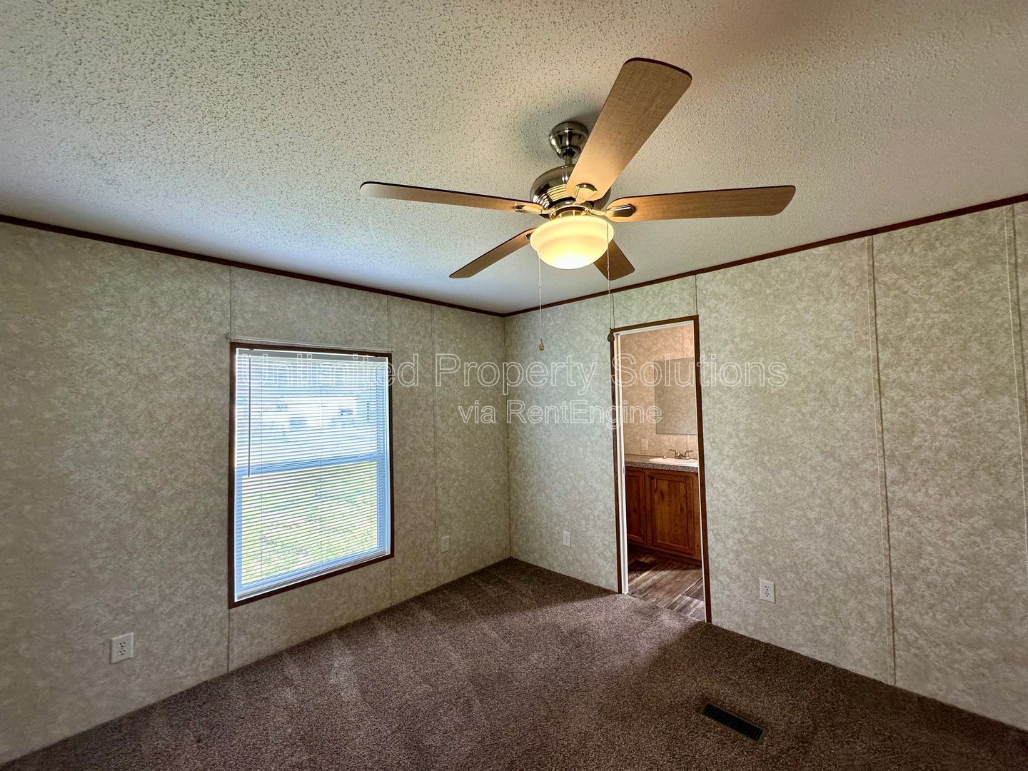 LELAND - 2 Bedroom & 2 Bathroom Mobile Home - Located just off I-40 bypass property image
