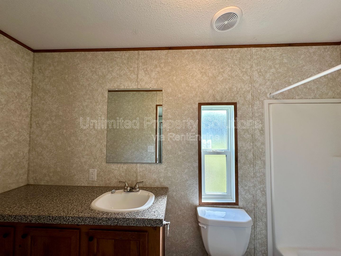 LELAND - 2 Bedroom & 2 Bathroom Mobile Home - Located just off I-40 bypass property image