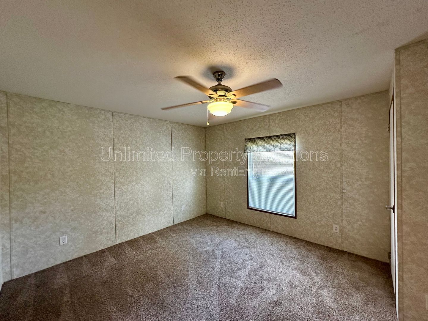 LELAND - 2 Bedroom & 2 Bathroom Mobile Home - Located just off I-40 bypass property image