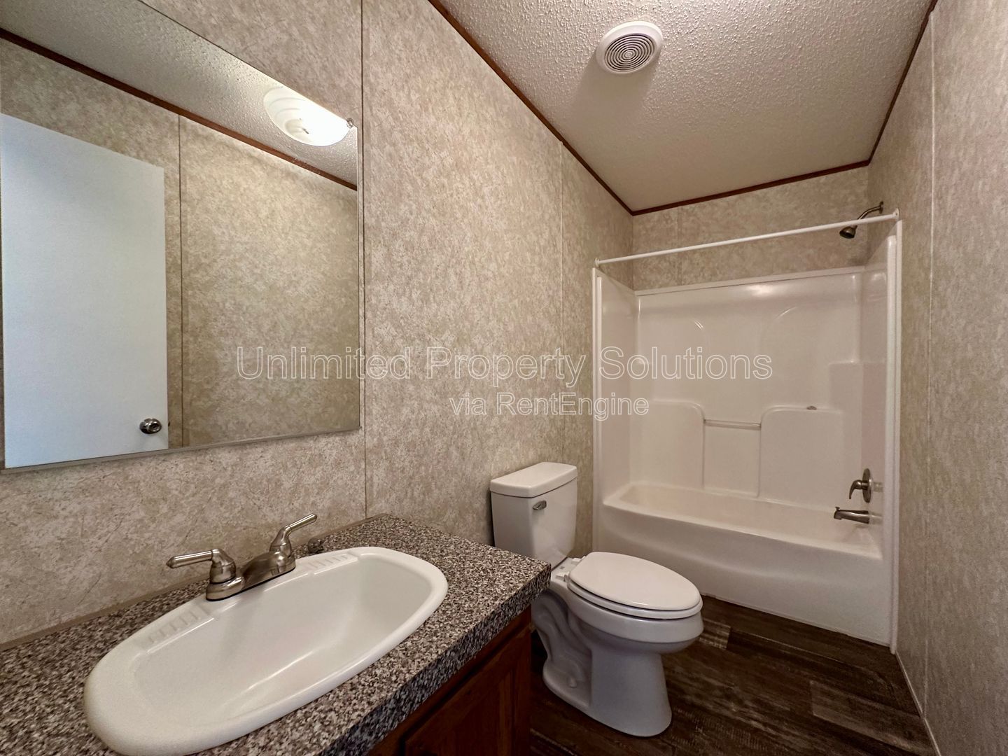 LELAND - 2 Bedroom & 2 Bathroom Mobile Home - Located just off I-40 bypass property image