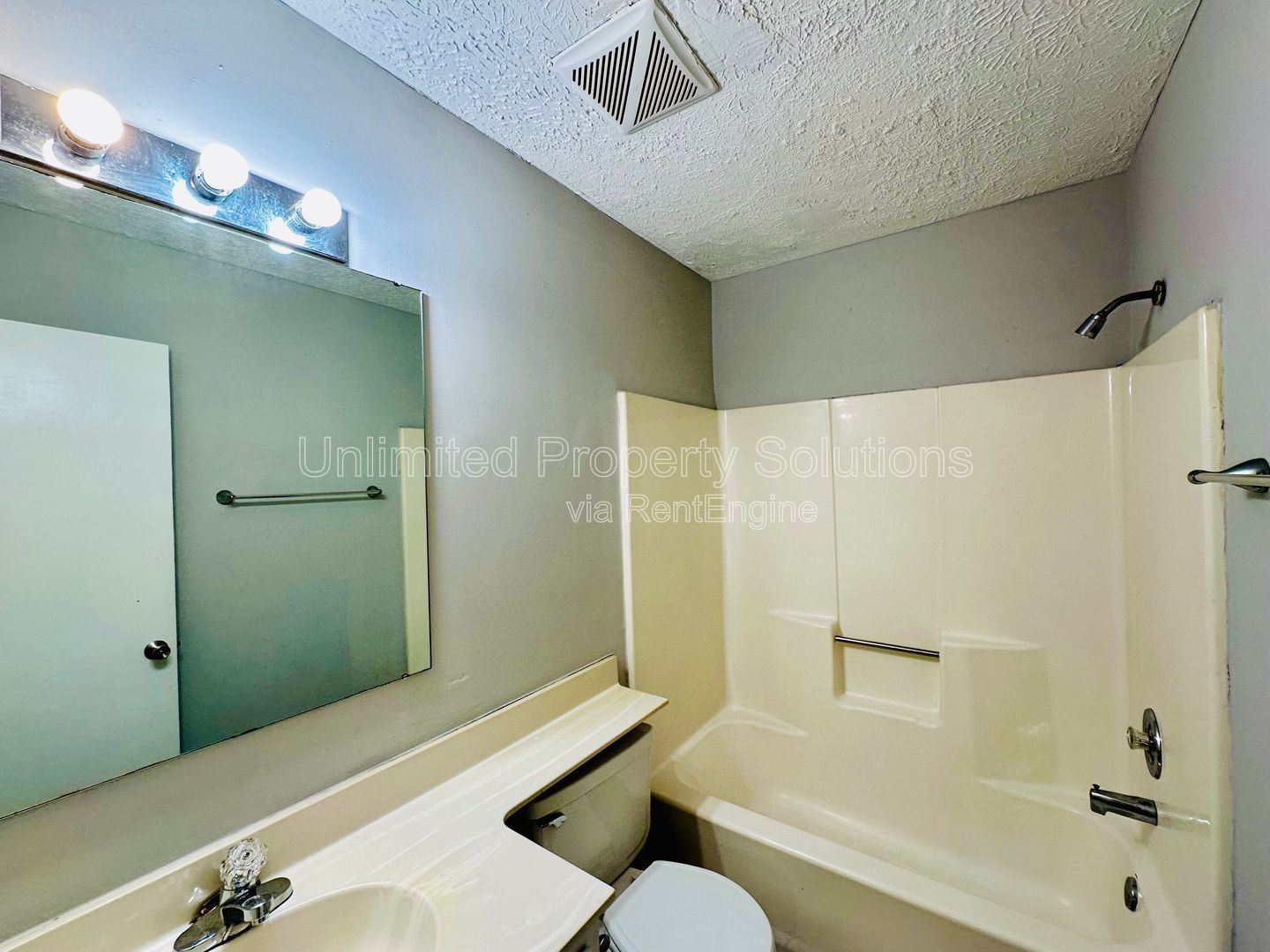 SUNN AIRE CONDOS - 2 Bedroom / 2 Bathroom Third Floor Condo property image