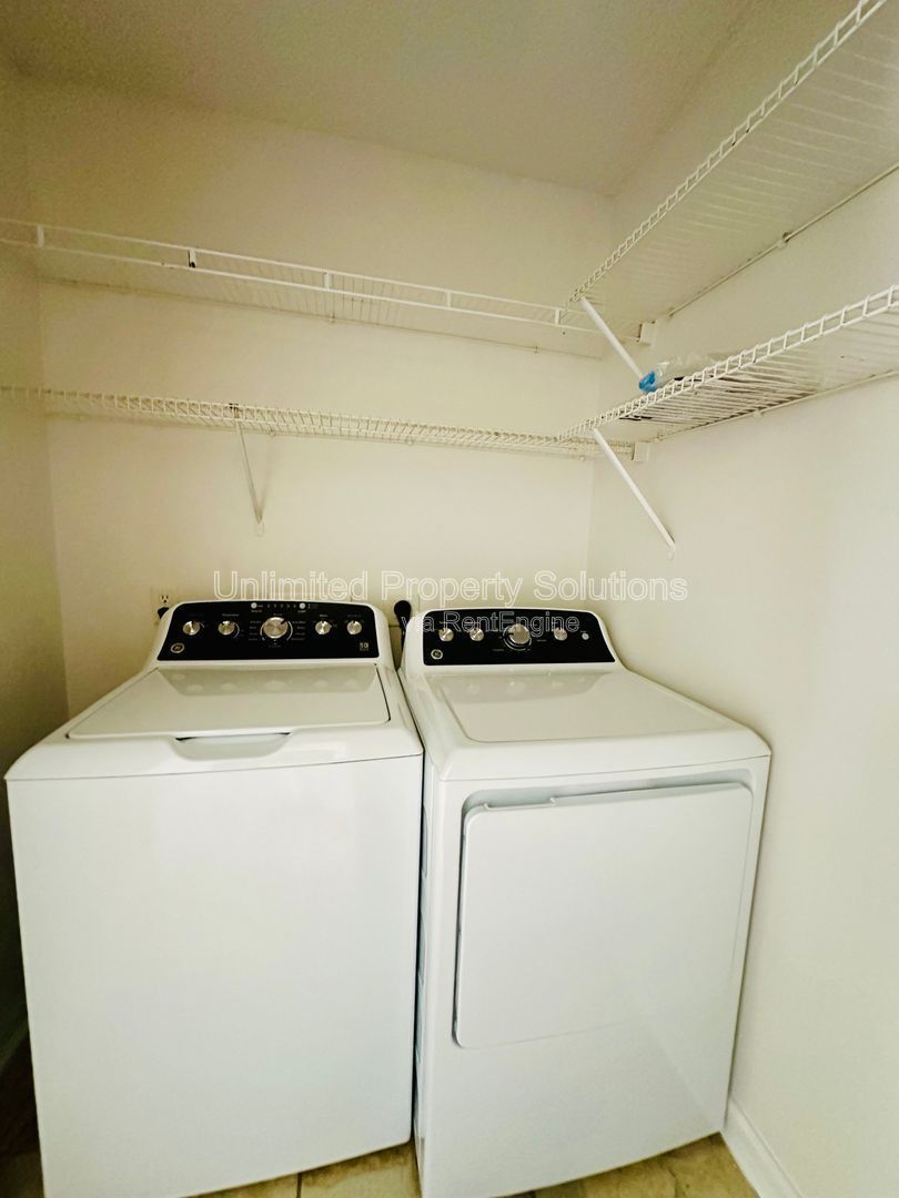 WILSHIRE BLVD - 4 Bedroom - Minutes to UNCW - STUDENTS WELCOME ($850/room) property image