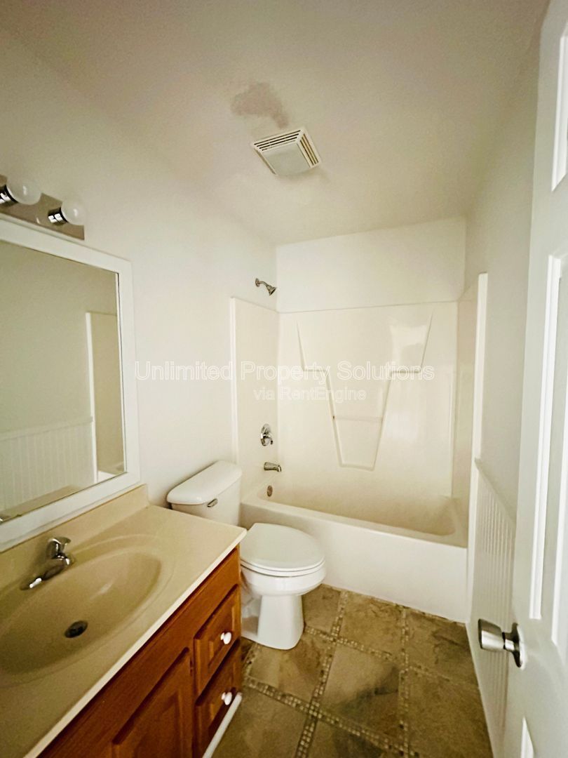 WILSHIRE BLVD - 4 Bedroom - Minutes to UNCW - STUDENTS WELCOME ($850/room) property image