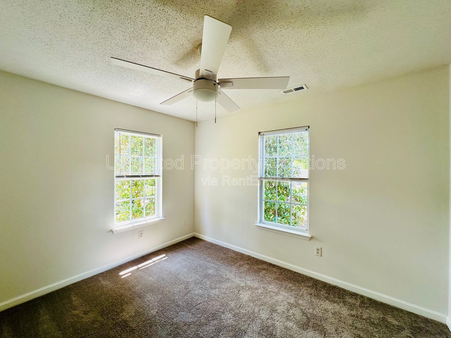 WILSHIRE BLVD - 4 Bedroom - Minutes to UNCW - STUDENTS WELCOME ($850/room) property image